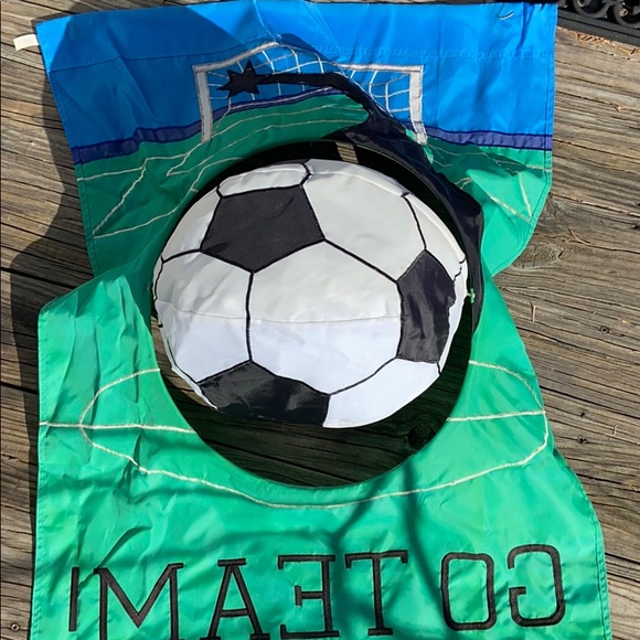 Large and small soccer flag - Picture 3 of 9